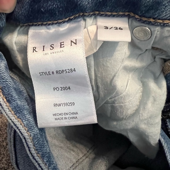 Women’s Risen Blue Jeans Size 3/26 - Picture 3 of 4